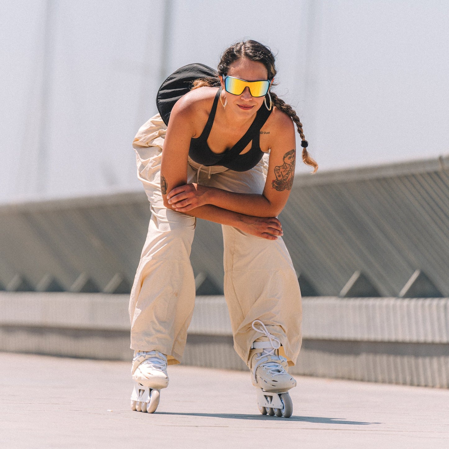 Outdoor fitness skating with stylish Flying Eagle RAVEN white urban inline skate