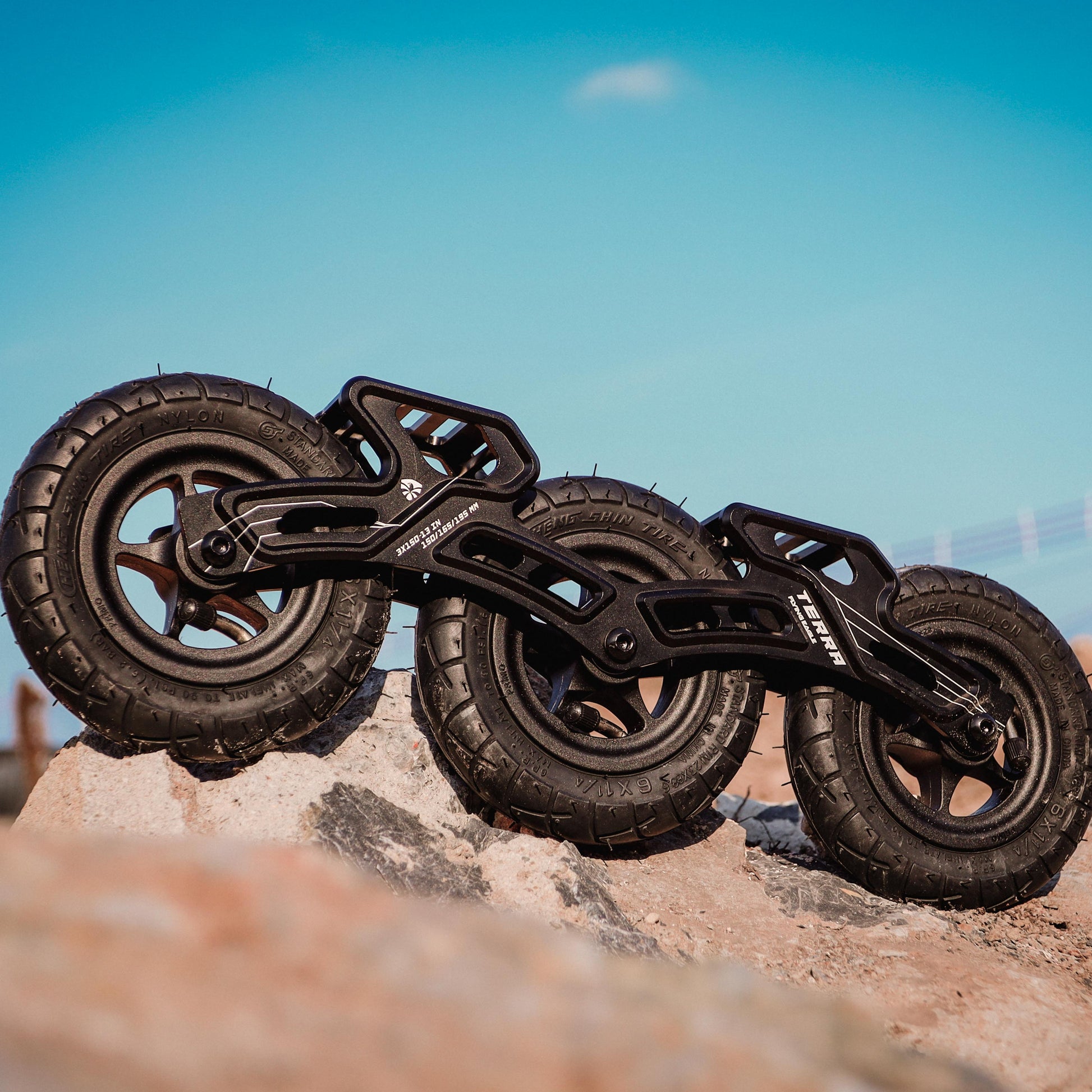 FlyingEagle TERRA TIRE 150mm black offroad frame on a rocky surface 