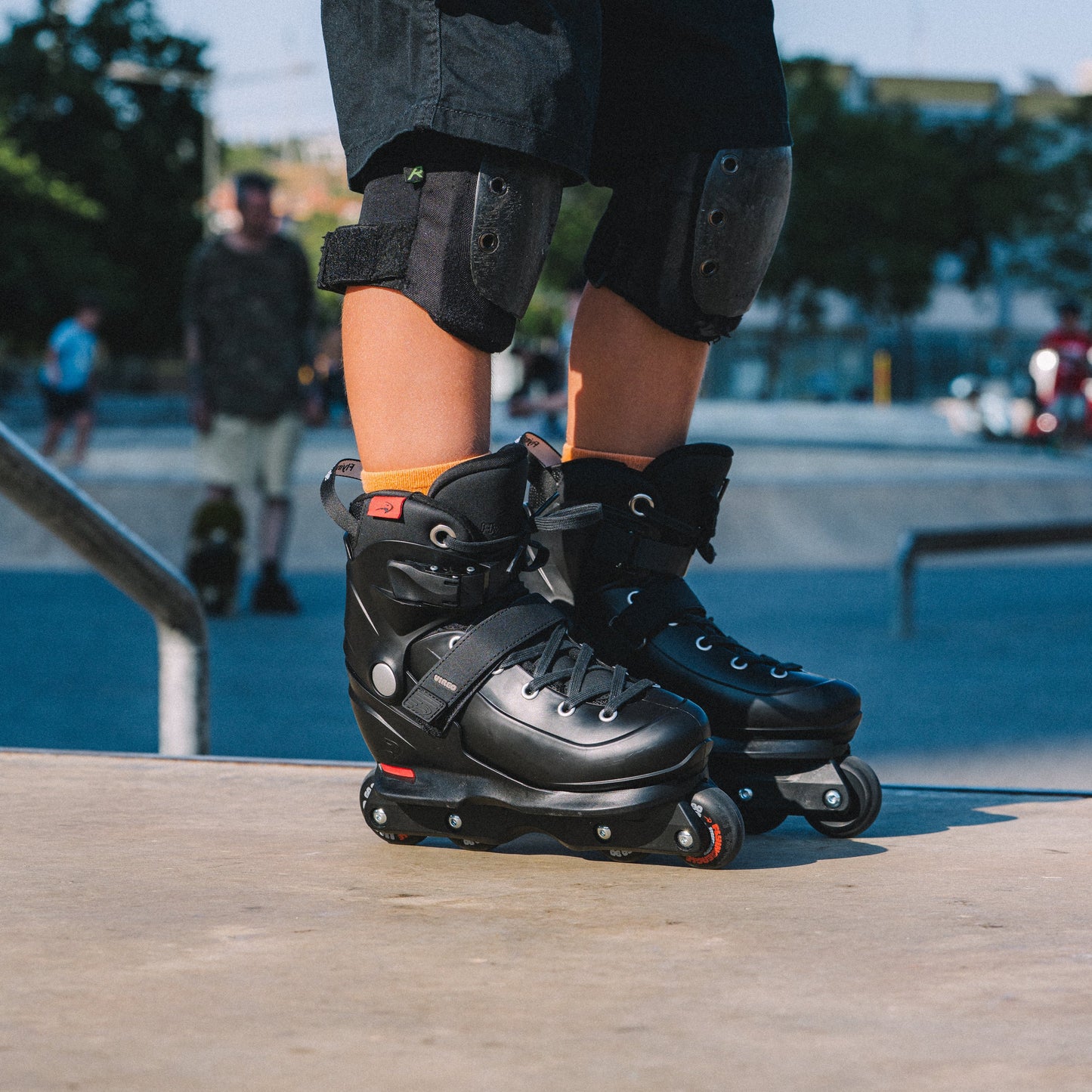 FlyingEagle VIREO black aggressive skates, kid wearing for inline skating