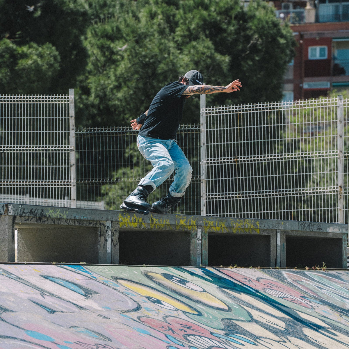 Skater doing aggressive skating tricks on ramp with Flying Eagle HERON SF60 PRO Black inline skates, 4 wheel flat setup