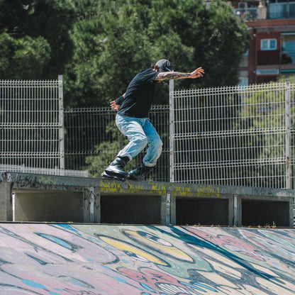 Skater doing aggressive skating tricks on ramp with Flying Eagle HERON SF60 PRO Black inline skates, 4 wheel flat setup