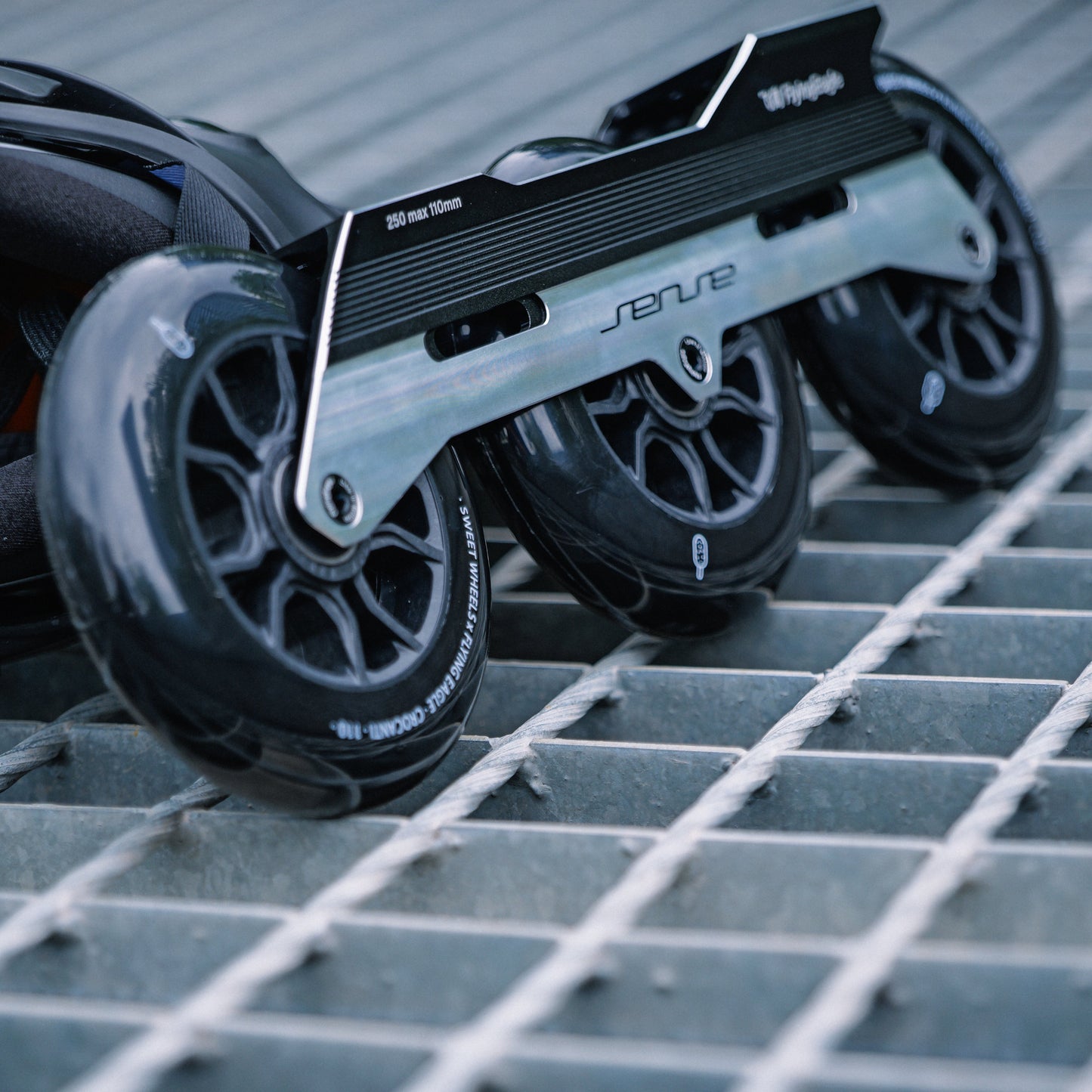 FlyingEagle SENSE T110 black frame with 3x110mm wheels