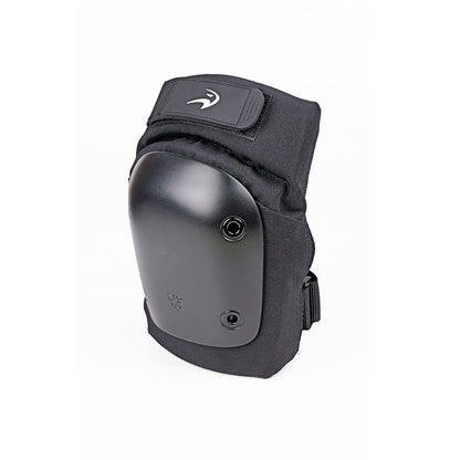 Durable FlyingEagle PRO knee pads, ideal for all kinds of inline skating styles and outdoor rides