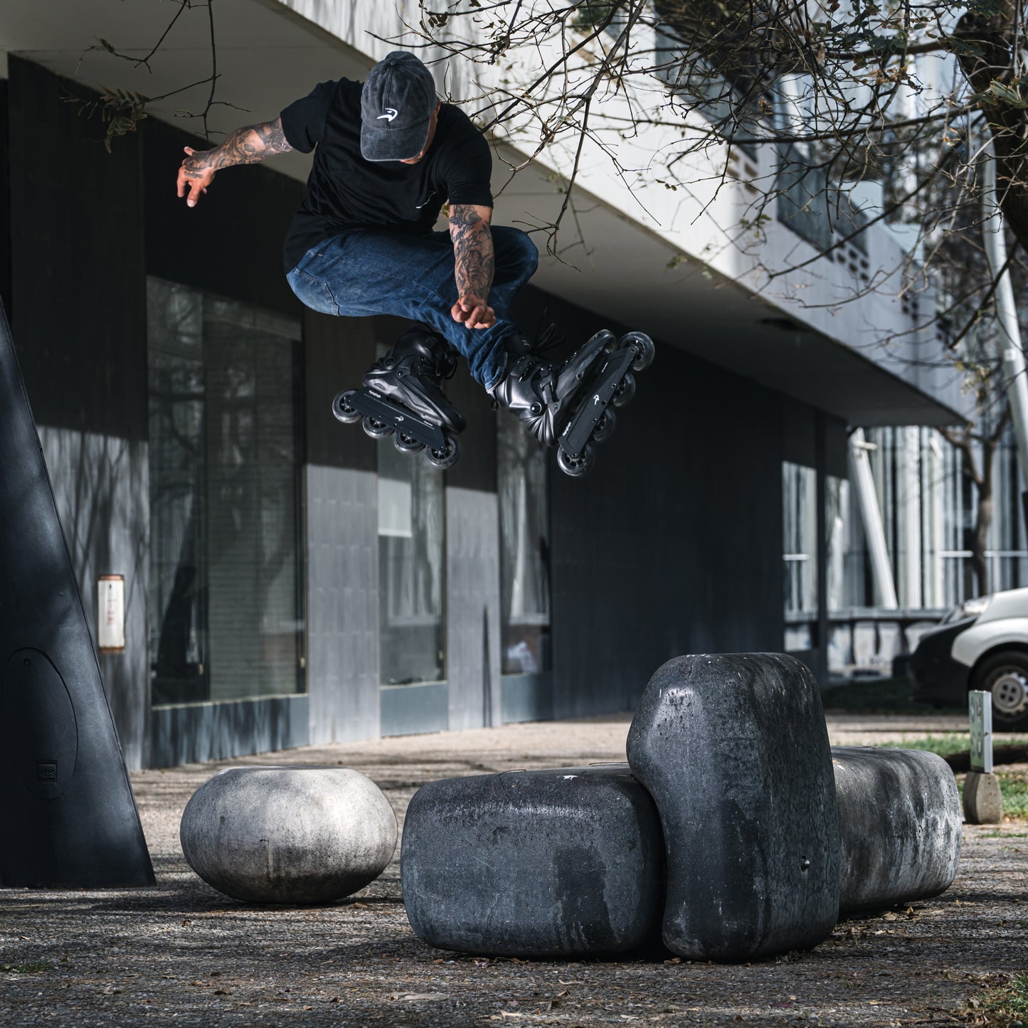 Dynamic jump movement with FlyingEagle X7 REAVER Pro D8490 urban skate