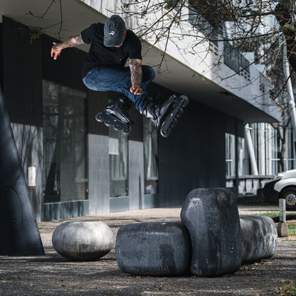 Dynamic jump movement with FlyingEagle X7 REAVER Pro D8490 urban skate