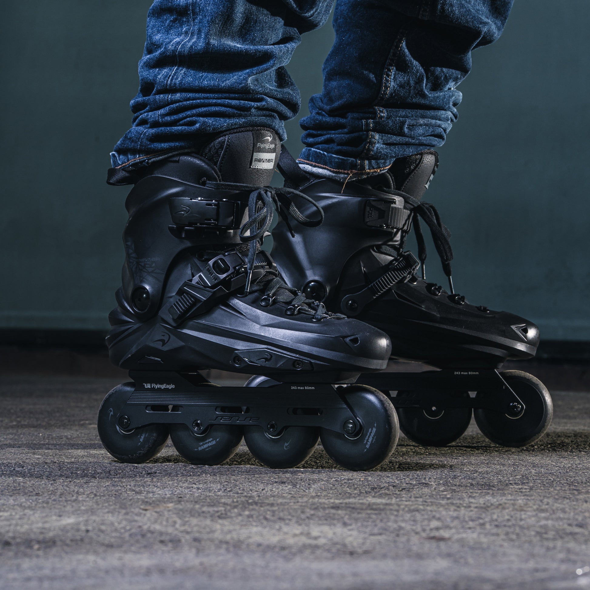 FlyingEagle REAVER Pro S7680, adult wearing black inline skates for urban skating