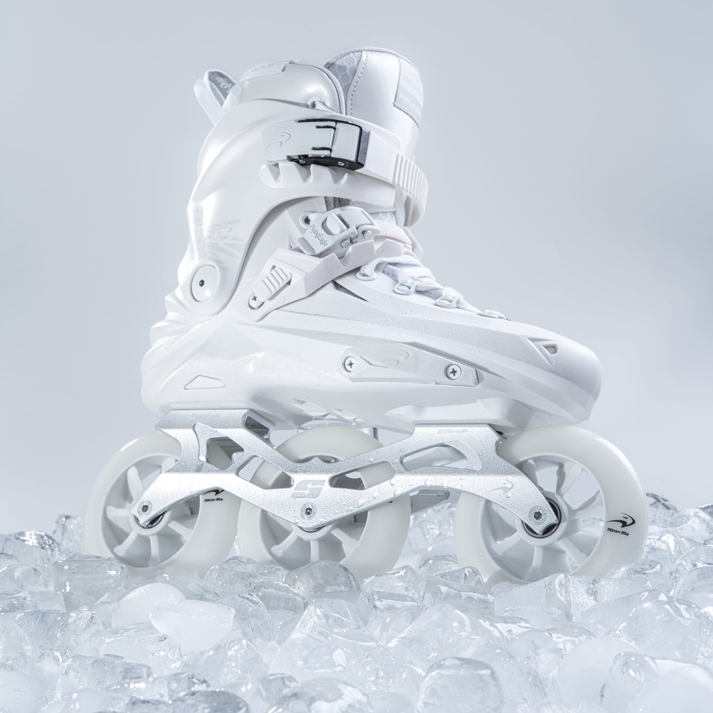 FlyingEagle REAVER PRO urban white hardboot triskate with 110mm wheels